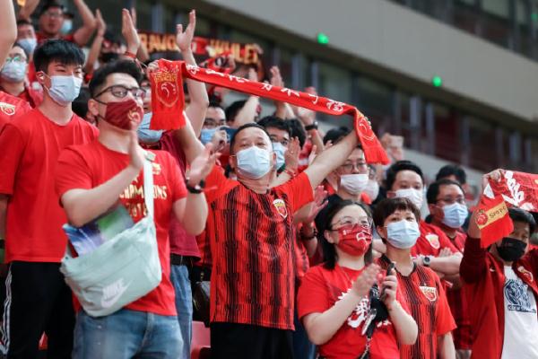 电竞国家队技术犯规送分，海港主帅怒摔战术板！